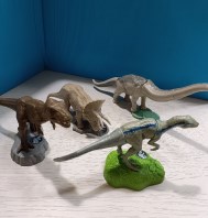 4 DINOSAURI