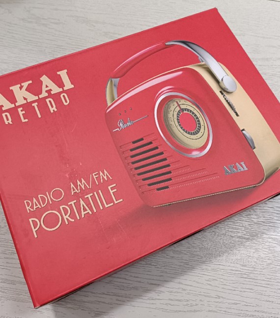 RADIO PORTATILE+CAVO USB AKAI NUOVA!